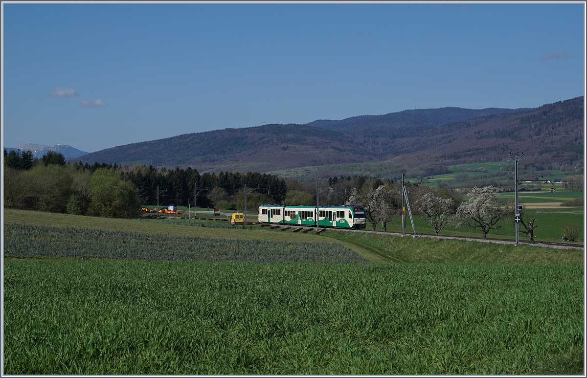 Von Bire kommend erreicht der BAM MBC Regioalzug in Krze Ballens.
10.04.2017