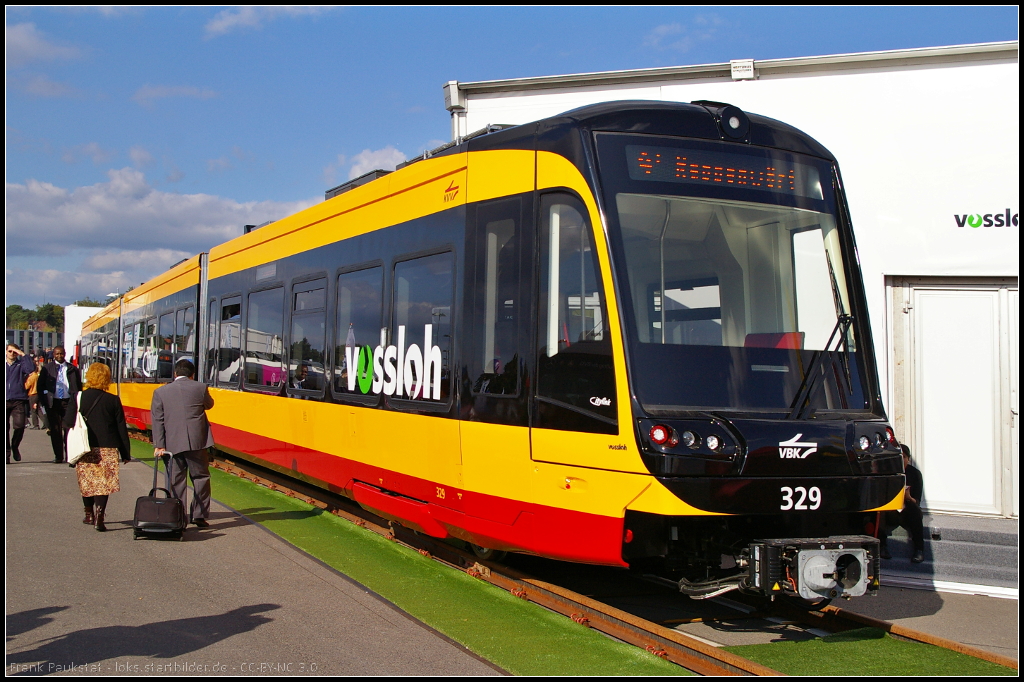 Vossloh Kiepe Citylink Low-flor Tram for Karlsruhe, Germany.

Im September 2014 erhielt die erste Tram vom Typ NET 2012 die BOStrab-Zulassung für das Netz der Verkehrsbetriebe Karlsruhe (VBK). Insgesammt sollen 25 Niederflur-Straßenbahnen geliefert werden. Ausgestellt war die VBK 329 auf der InnoTrans 2014 in Berlin auf dem Freigelände.

Daten: Länge 37.2 m, Höhe 3.7 m, Breite 2.65 m, Gewicht 57.5 t, Höchstgeschwindigkeit 80 km/h, Sitzplätze 107, Stehplätze 137.

Webseite Wiki (deutsch): http://de.wikipedia.org/wiki/NET_2012
