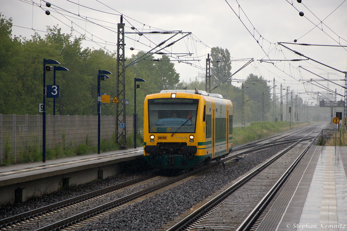 VT 650.79  Erholungsort Wendisch Rietz  (650 079-6) ODEG - Ostdeutsche Eisenbahn GmbH als RB60 (RB 79553) von Berlin-Lichtenberg nach Frankfurt(Oder), bei der Einfahrt im verregneten Berlin-Hohenschönhausen. 24.06.2014