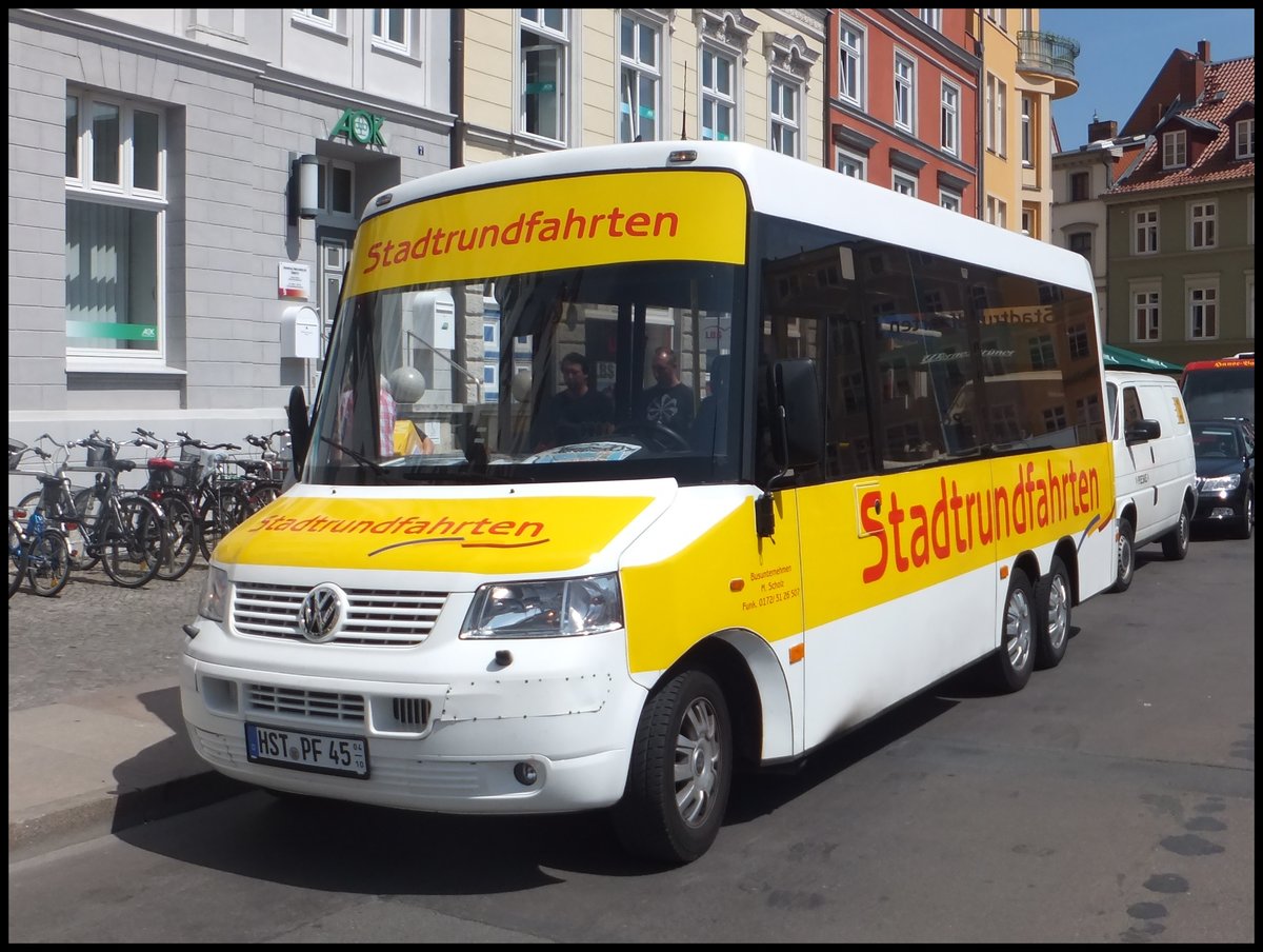 VW Kleinbus von Stadtrundfahrten Stralsund in Stralsund. 