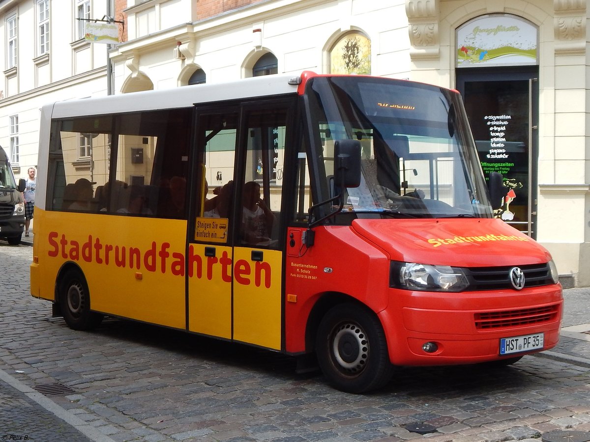 VW Kutsenits von Busunternehmen Manfred Scholz aus Deutschland in Stralsund. 