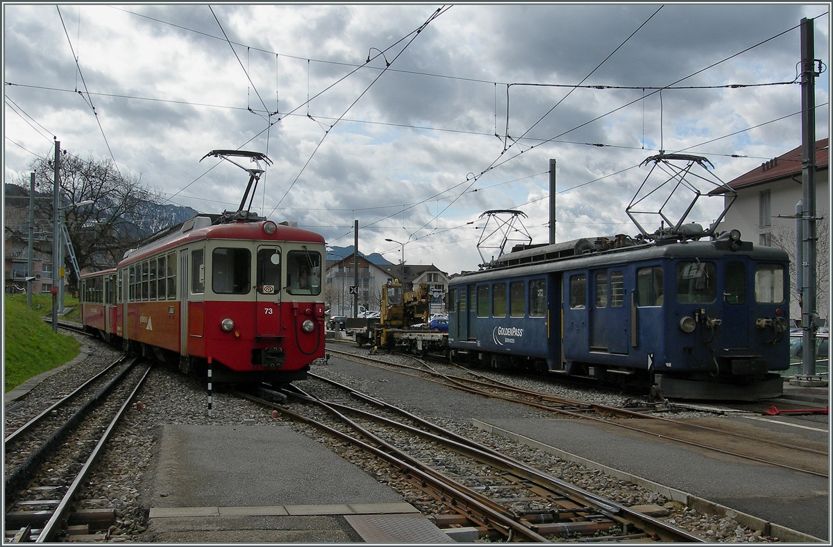 Während der CEV BDeh 2/4 mit seinem Bt die Zahnradbahnstrecke Richtung Les Pleiades in Angriff nimmt, wartet der MOB BDe 4/4 3004 mit seinem Arbeitszug auf neune Aufgaben.
29. März 2016