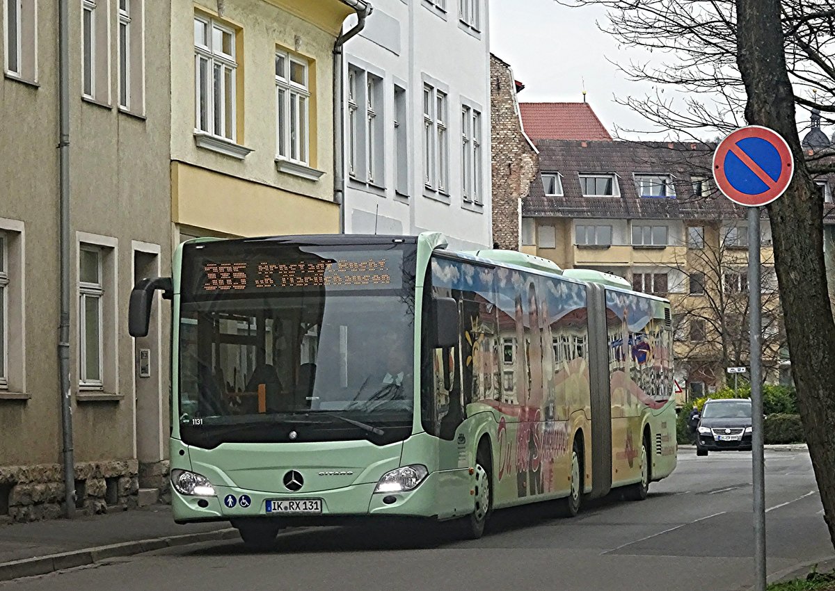 Wagen 1131 der Regionalbus Arnstadt, ein MB C2 G mit EEV-Motor, ist am 05.04.17 auf der Linie 385 unterwegs.