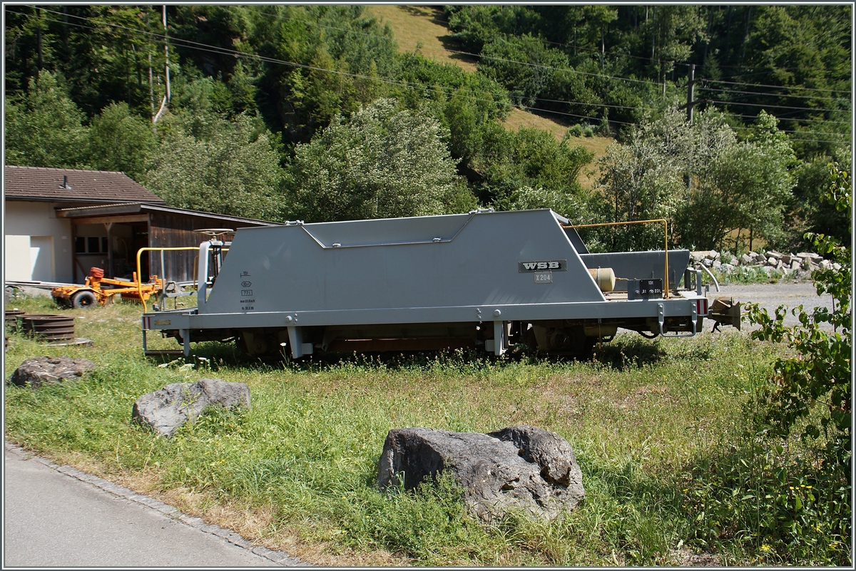 Weit seiner Heimat und gleislos steht dieser WSB (!) 204 beim BOB Bahnhof Zweiltschinen.
12. Juli 2015