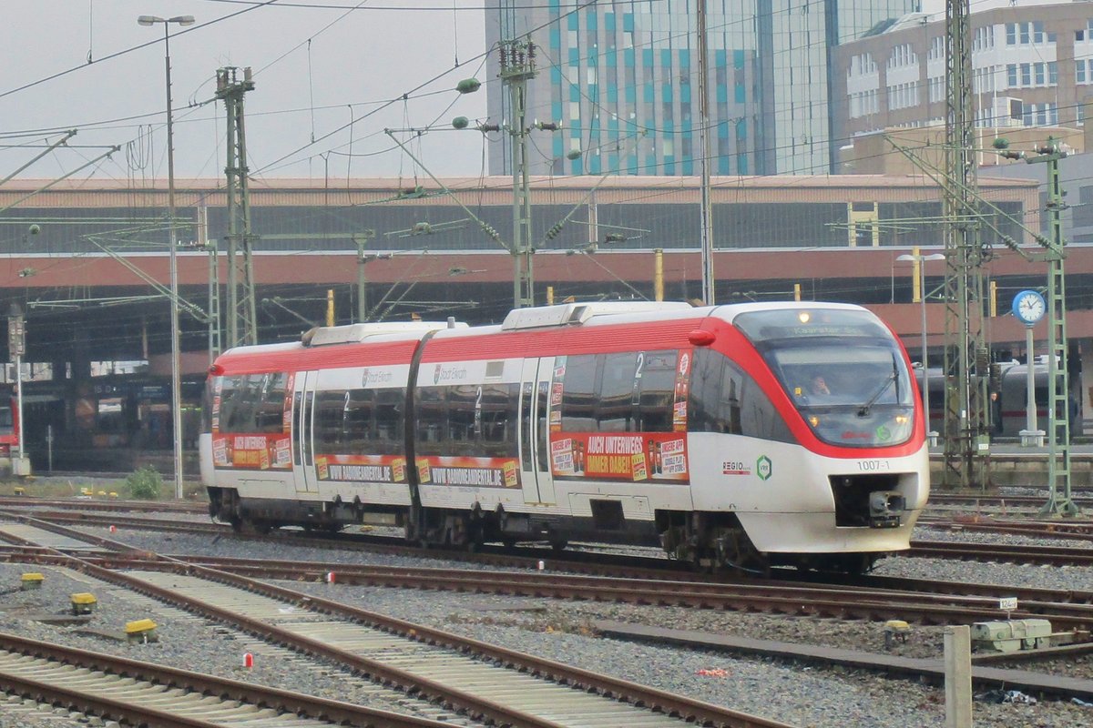 Werbetriebzug 1002-1 verlässt am 30 Jänner 2018 Düsseldorf Hbf.