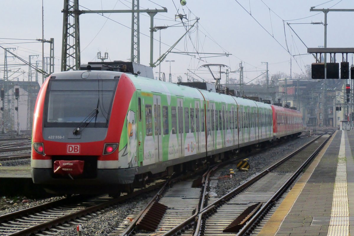 Werbetriebzug 422 556 verlsst am 30 Jnner 2018 Dsseldorf Hbf.