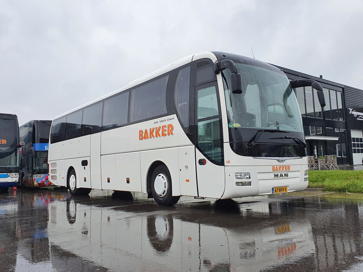 West-Knollendam . 2021-05-08 . Bakker Travel . 141 . 67-BFV-5 . 2015 . MAN . Lion's Coach