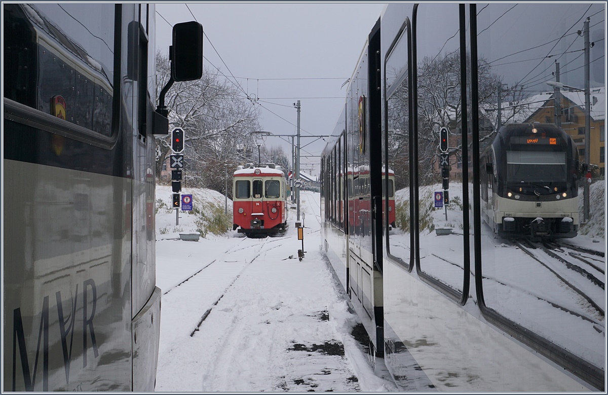 Winter in Blonay, zwar nicht spiegelglatt, aber die  SURF -Züge eigenen sich perfekt als Spiegel...
Im Hintergrund der CEV BDeh 2/4 74. 

 
8. Jan. 2017