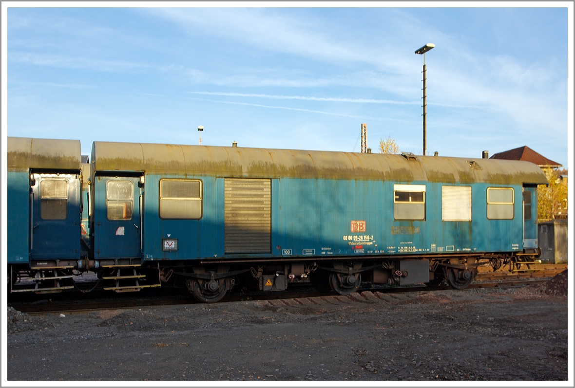 Wohnwerkstattwagen 480 (Bauart 480) 60 80 99-26 156-2 der DB Netze (GB Bahnbau BNO Hanau), abgestellt am 16.11.2013 in Kreuztal.

Entstanden ist dieser Wagen durch Umbau aus einem 3-achsigen DB-Umbau-Wagen der Bauart 3yg, welche 1954 bis 1960 aus alten Fahrgestellen von Reisezugwagen der Länderbahnen (Vorkriegswagen) und neuen Wagenkastenaufbauten entstanden sind.

Technische Daten
Länge über Puffer: 13.300 mm 
Achsabstand 2 x 3.750 mm = 7.500 mm
Eigengewicht: 18.100kg 
Höchstgeschwindigkeit: 100 km/h (reduziert auf  80 km/h laut Betriebliche Sonderbehandlung)