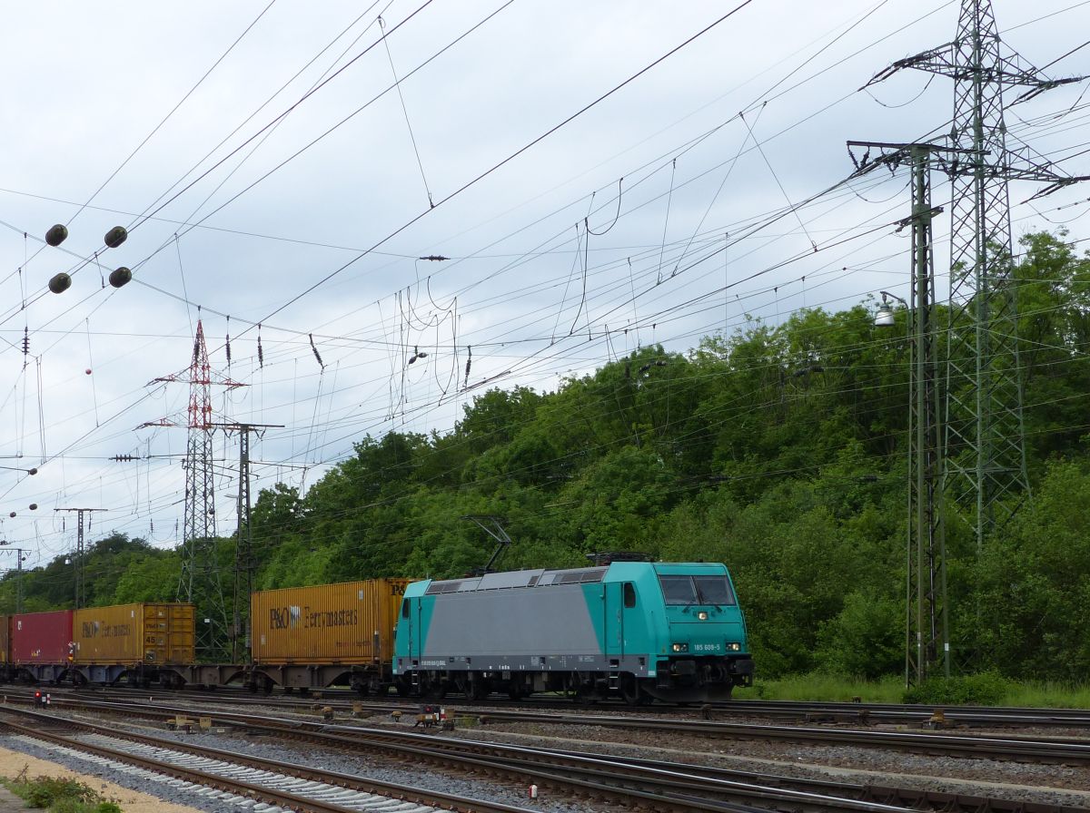 Xrail Lok 185 609-5 (91 80 6185 609-5 D-XRAIL) Rangierbahnhof Kln Gremberg, Porzer Ringstrae, Kln 20-05-2016.

Xrail elektrische loc 185 609-5 (91 80 6185 609-5 D-XRAIL) rangeerstation Keulen Gremberg 20-05-2016.