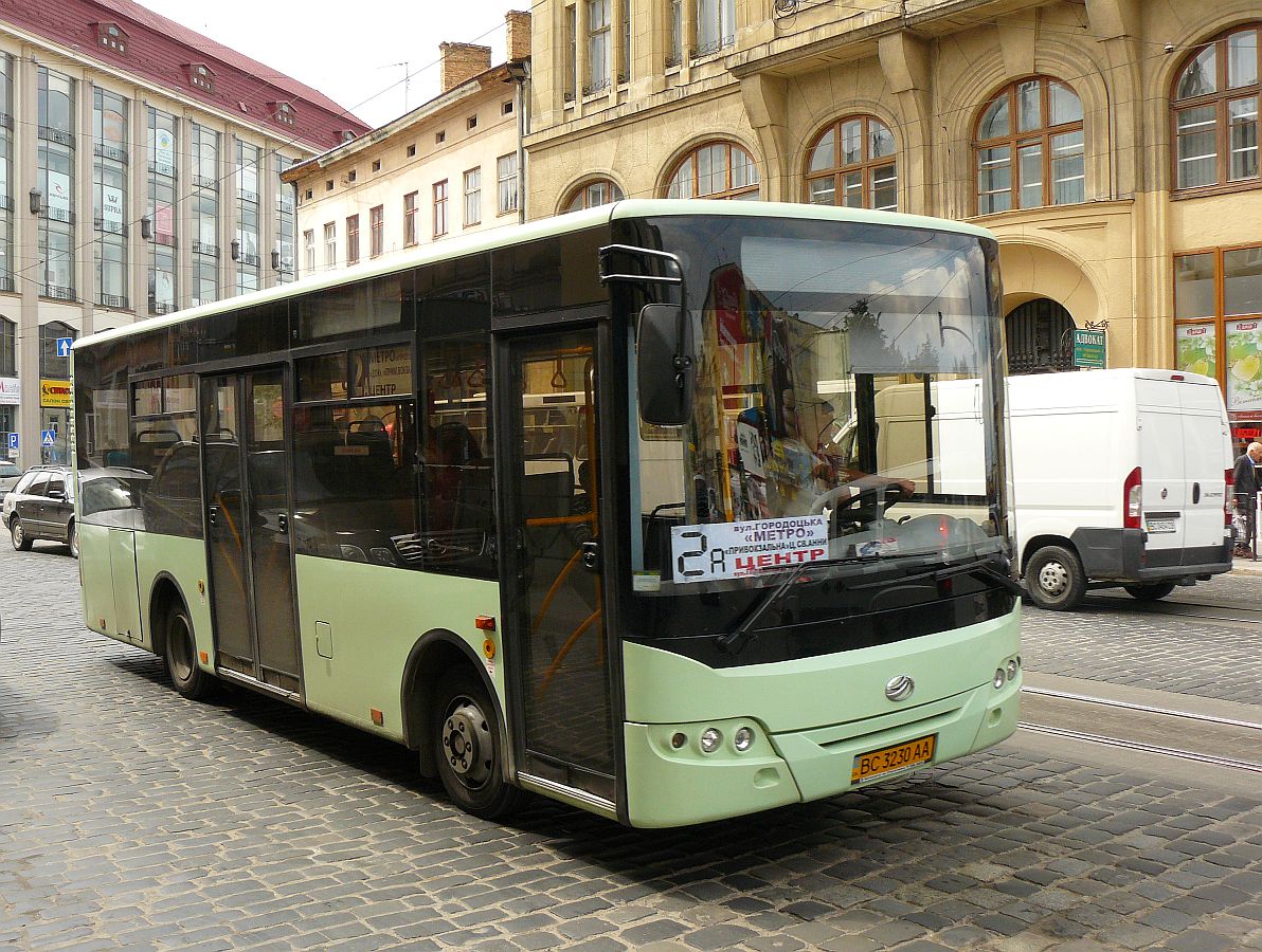 ZAZ A10C bus bouwjaar 2010 der Firma Usphi BM.  Vul. Horodotska, Lviv, Ukraine 30-05-2012.

ZAZ A10C bus bouwjaar 2010 van de firma Usphi BM.  Vul. Horodotska, Lviv, Oekrane 30-05-2012.