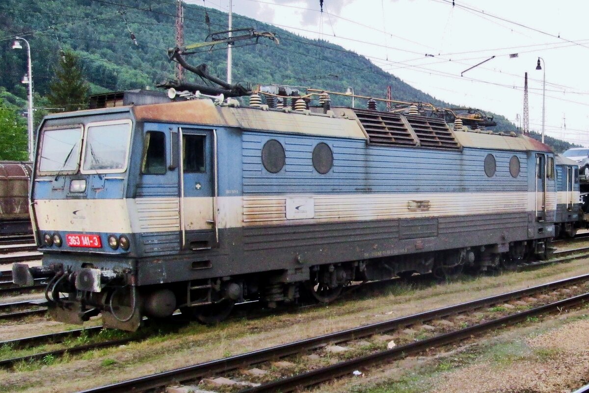 ZSSL Cargo 363 141 lauft am 29 Mai 2015 um in Zilina.