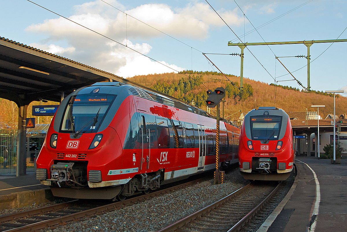 
Zugbegegnung vom RE 9 im  - Rhein Sieg Express (RSX) am 17.02.2014 im Bahnhof Betzdorf/Sieg, es sind jeweil zwei gekoppelte vierteilige Bombardier Talent 2.