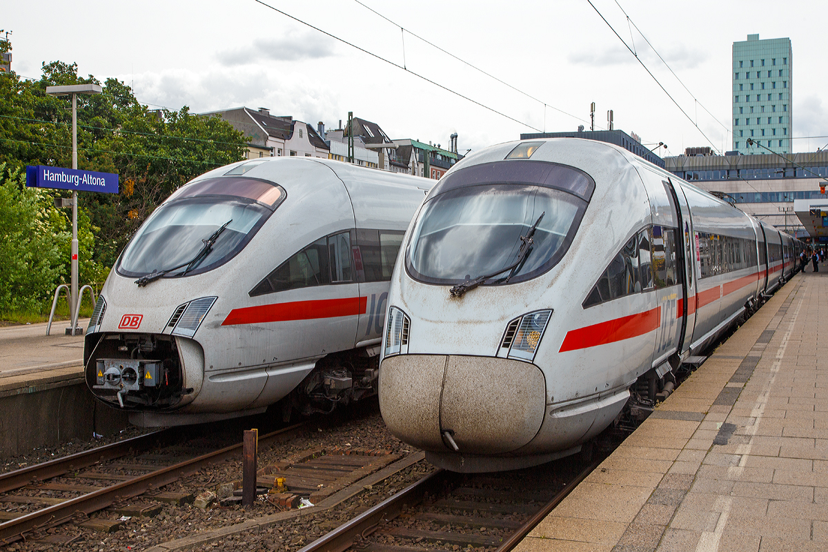 
Zwei Brüder stehen am 16.06.2015 im Bahnhof Hamburg-Altona bereit....Der eine von der DB, der andere von der ÖBB. 

Hinten auf Gleis 11 der Tz 1117  Erlangen  (DB 411 017-7) und vorne auf Gleis 10 der Tz 1191  Salzburg  (ÖBB 4011 091-8). Ein techn. Beschreibung zu den ICE-T gibt es hier:  http://hellertal.startbilder.de/bild/deutschland~hochgeschwindigkeitszuege~ice-t-br-411-415/350935/der-ice-t-br-411-tz-1109.html