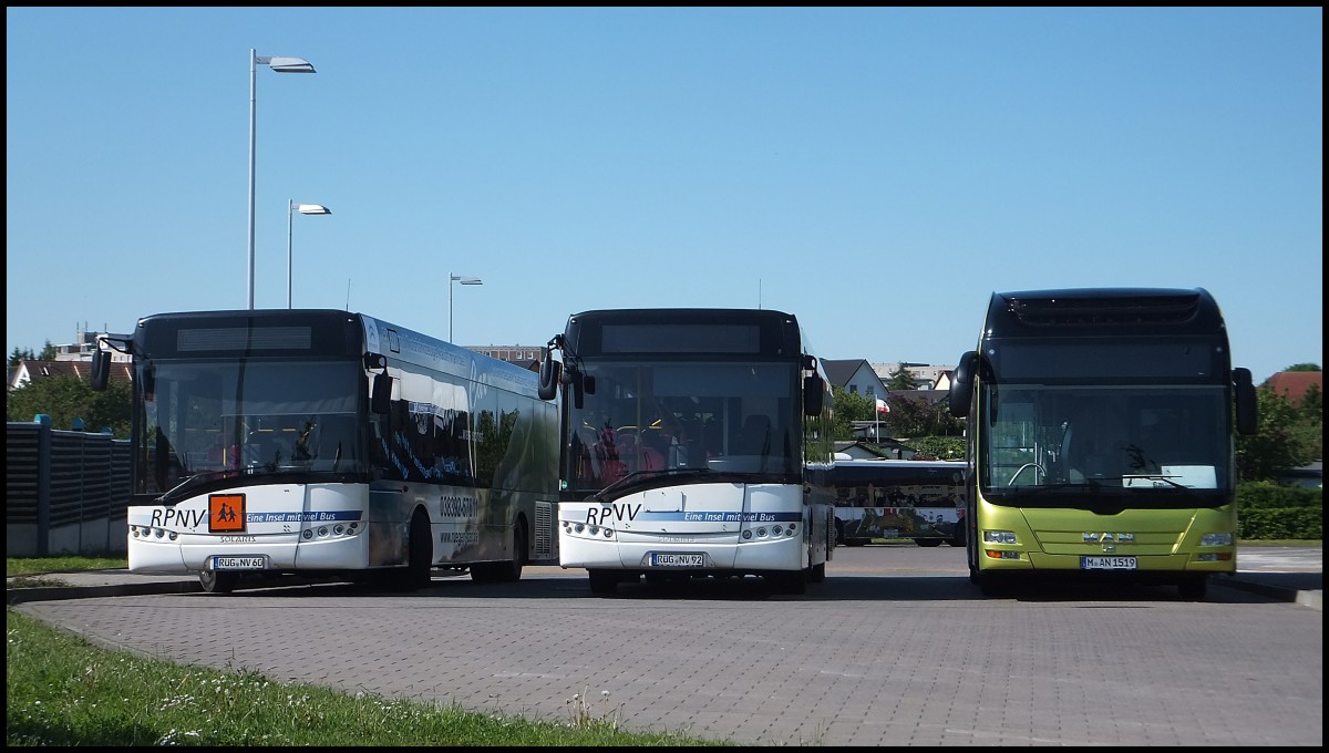 Zwei mal Solaris Urbino 12 der RPNV und MAN Lion's City Hybrid aus Mnchen in Bergen.