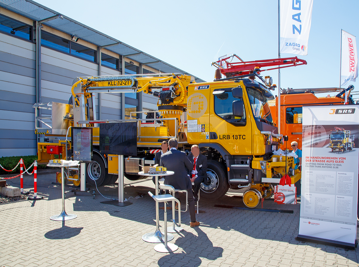 
Zweiwege-Oberleitungsmontagefahrzeug SRS LRB 18 TC (ZW-Volvo FE 4x2 Rigid mit Hubarbeitsbühne), Schweres Nebenfahrzeug Nr. 99 74 9936 518-4, (Kfz-Kennzeichen (S) CGT 389) für die SPL Powerlines Germany GmbH, vom schwedischen Hersteller SRS Zweiwegefahrzeug (SRS Sjölanders AB, Osby, Schweden), präsentiert auf der iaf 2017 in Münster (am 01.06.2017). 

Das Basisfahrzeug ist ein Volvo FE 280 4x2 Rigid mit einem Volvo 7,7-Liter Reihen-6-Zylinder-Dieselmotor vom Typ D8F280 – EURO 6 
Motordaten:
Max. Leistung bei 2.100 U/min: 280 PS (206 kW)
Max. Drehmoment bei 950 –1.700 U/min:  1.050 Nm 
Hub x Bohrung: 135 mm / Ø 110 mm
Verdichtungsverhältnis: 17.5:1
Wirtschaftlicher Drehzahlbereich: 1.000 –1.700 U/min

Das Fahrzeug hat vorne eine absenkbare Schienenfahrachse und hinten ein absenkbares Drehgestell (mit 2 Achsen), die insgesamt 6 Räder werden einzeln hydraulisch (durch Innenverzahnung und Hydromotoren) angetriebenen. 
Weitere Ausstattung: 
Hubarbeitsbühne KLL 12-2T1, max. Höhe 12 (Korbboden), Reichweite 11 m, max. Zuladung 350 kg.    
Fernsteuerung des Fahrzeuges aus der Hubarbeitsbühne    Mess-Pantograph mit Höhen- und Längenmesssystem.

TECHNISCHE DATEN (Schiene):
Spurweite: 1.435 mm (andere Spurweiten 891, 1.000 und 1.524 mm möglich)
Eigengewicht: 14,9 t 
Nutzlast: 3,1 t
Anhängelast: 8  t
Bremse: Direkte hydraulische Bremse
Zur Mitfahrt zugel. Personenzahl: 1 (und Fahrer)
Höchstgeschwindigkeit (Hg): 60 km/h / in Deutschland 25 km/h
Höchstgeschwindigkeit (Straße): 90 km/h / in Deutschland 80 km/h