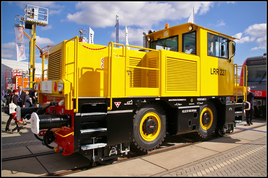 Zweiwegefahrzeug LRR 227 vom italienischen Hersteller Svi Sp.a. auf der InnoTrans 2014 in Berlin