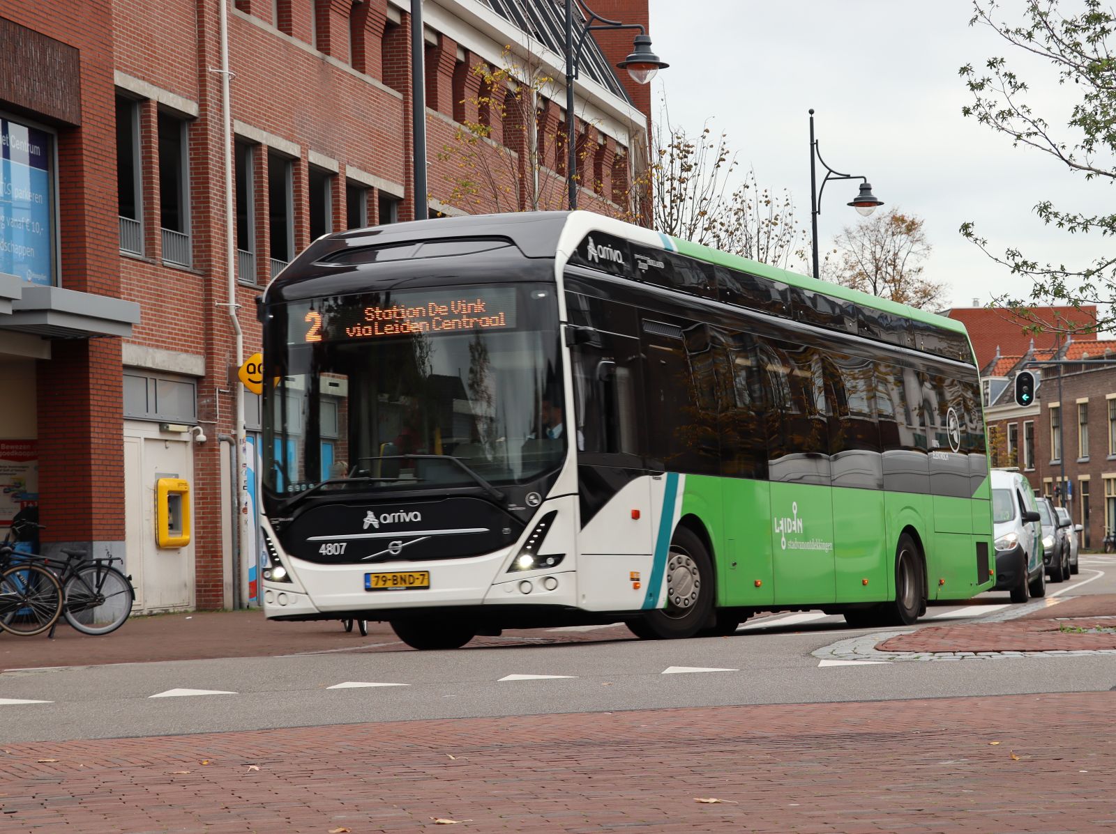 Arriva Bus 4807 Volvo 7900E Elektrobus (vollelektrisch) Baujahr 2019. Levendaal, Leiden 26-10-2022.


Arriva bus 4807 Volvo 7900E elektrische bus bouwjaar 2019. Levendaal, Leiden 26-10-2022.
