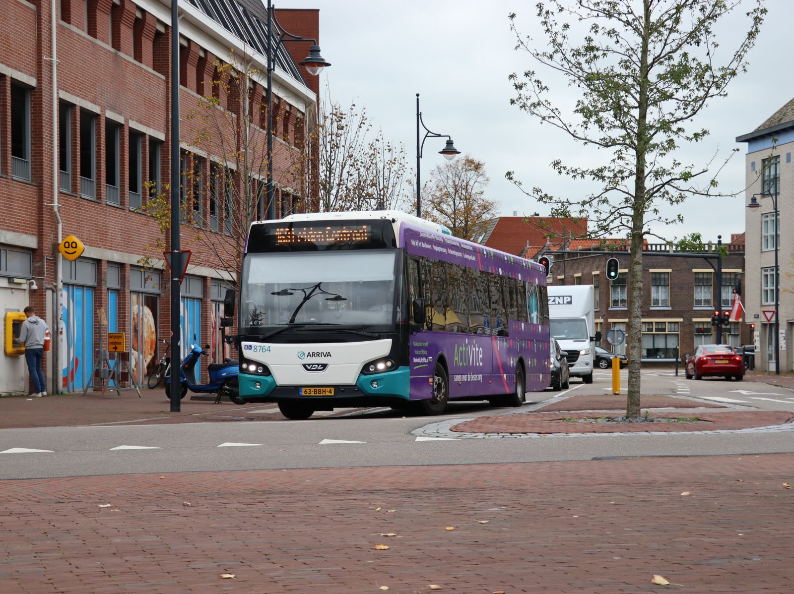 Arriva Bus 8764 DAF VDL Citea LLE120 Baujahr 2012. Levendaal, Leiden 26-10-2022.

Arriva bus 8764 DAF VDL Citea LLE120 bouwjaar 2012. Levendaal, Leiden 26-10-2022.