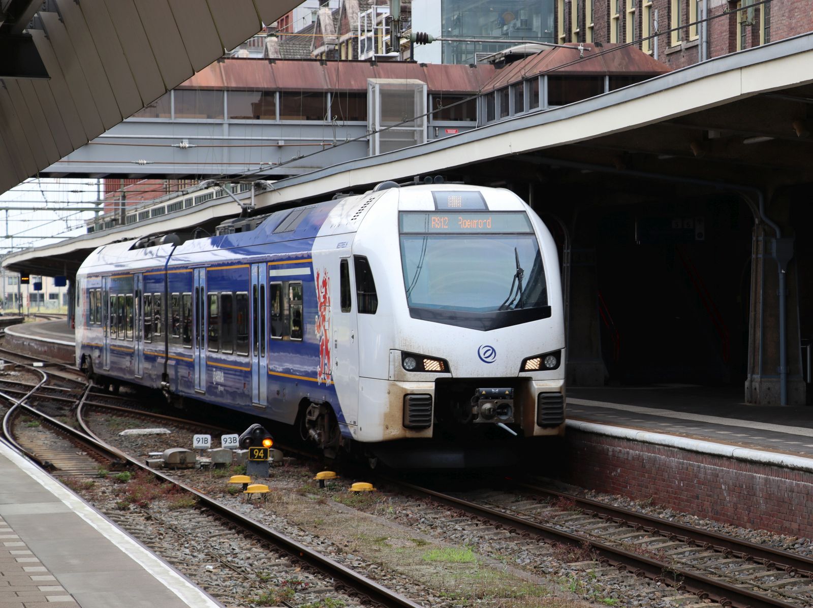 Arriva Triebzug 461 Stadler FLIRT3 Name  Mestreech  Gleis 4 Maastricht 18-08-2024.

Arriva treinstel 461 Stadler FLIRT3 met de naam  Mestreech  spoor 4 Maastricht 18-08-2024.