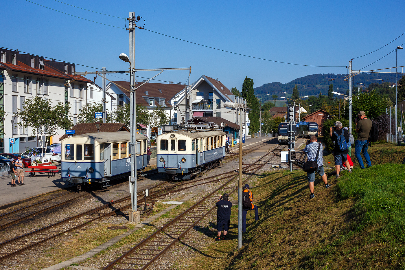 Auch bei der Museumsbahn Blonay–Chamby wurde das „125-Jahr-Jubiläum“ der Linie Bex-Villars (später BVB) gefeiert („Le Chablais en fête“).  

Der elektrische Personentriebwagen mit Gepäckabteil A.S.D. BCFe 4/4 No.1 «TransOrmonan» hat  mit dem zweiachsigen 3. Klasse Personenwagen A.S.D. C² 35 am 9 September 2023 den Bahnhof Blonay erreicht, nun wird umgesetzt denn der Triebwagen muss nach vorne.
