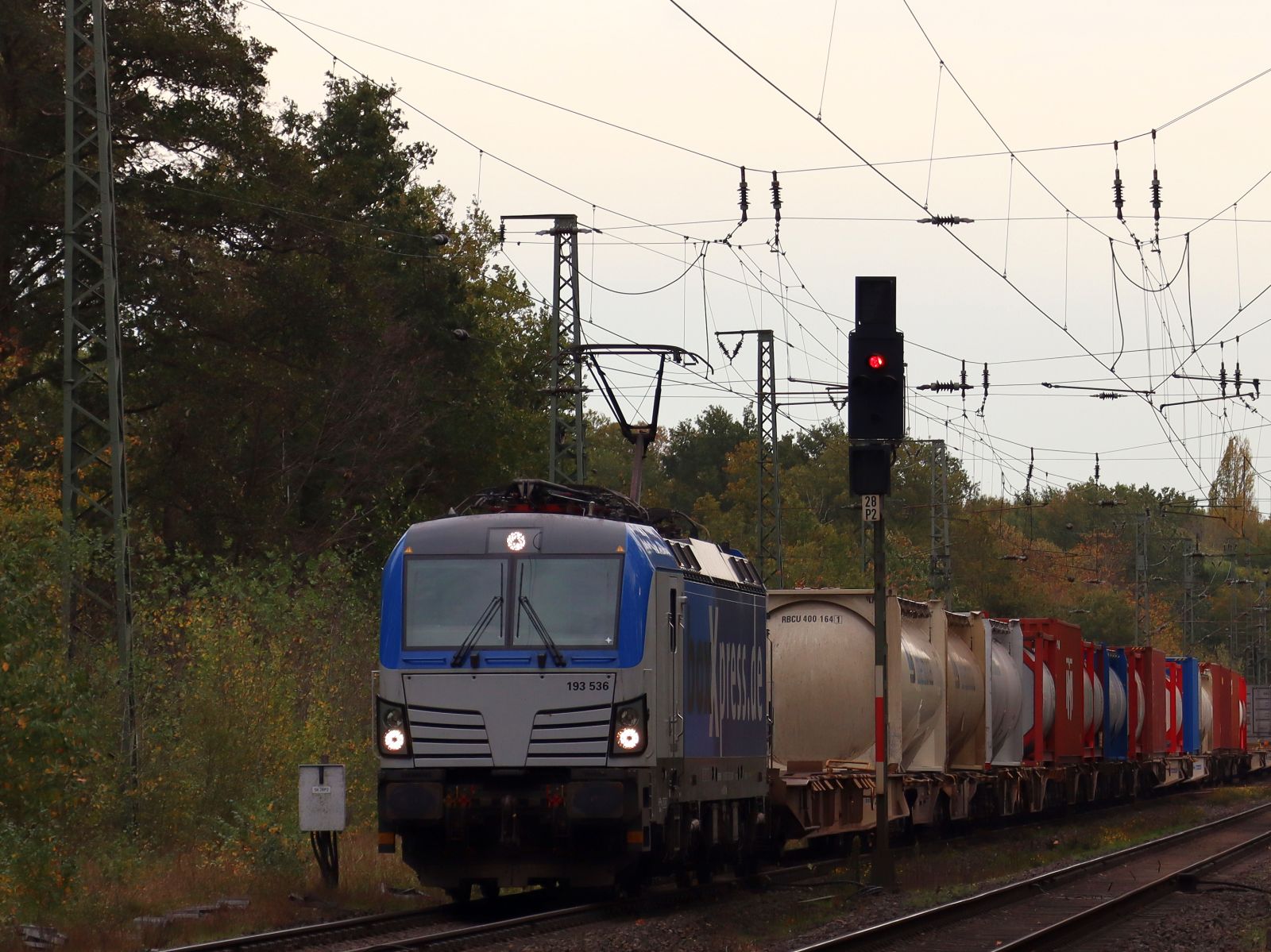 BoxXpress Lokomotive 193 536-0 (91 80 6193 536-0 D-BOXX) Frietenweg Hamminkeln 03-11-2022.

BoxXpress locomotief 193 536-0 (91 80 6193 536-0 D-BOXX) Frietenweg Hamminkeln 03-11-2022.