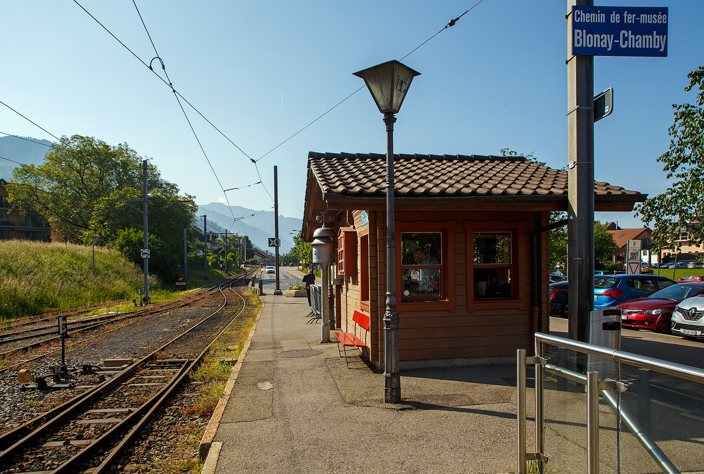 Das Bahnhofgebäude und Ticketschalter der Museumsbahn Blonay–Chamby im Bahnhof Blonay (hier am 27.05.2023). Hier ist der Ausgangspunkt der Strecke 115 Blonay–Chamby.