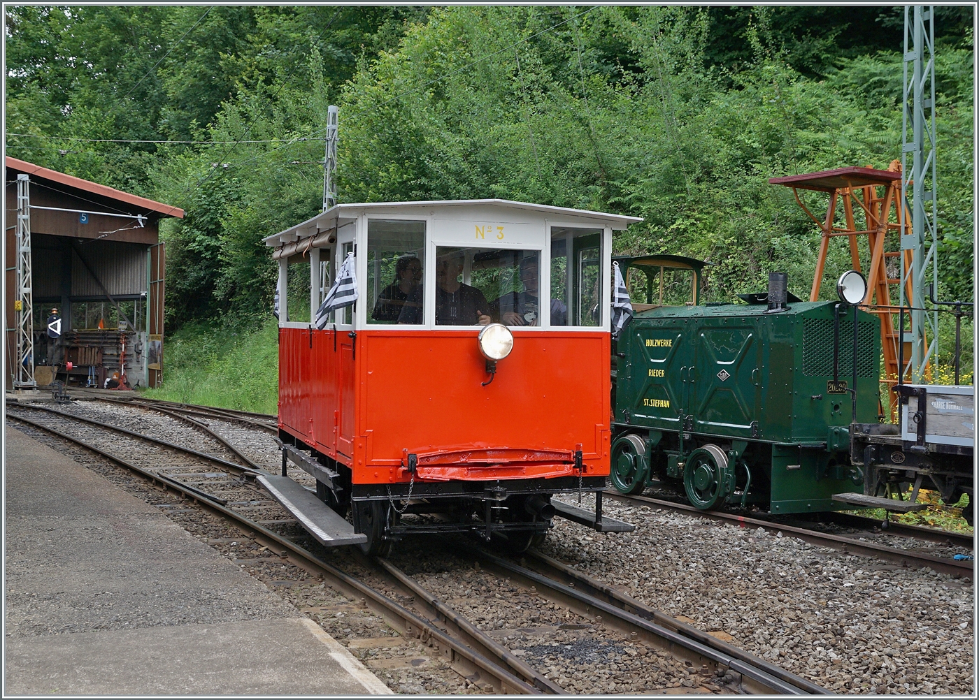 Das Wetter scheint  bretonisch  genug, so das der Dm 2/2 N° 3 Biniou  einen kleinen Ausflug wagen kann. Hier wird die Draisine bereitgestellt, um später nach Chamby zu fahren. 

15. Juni 2025