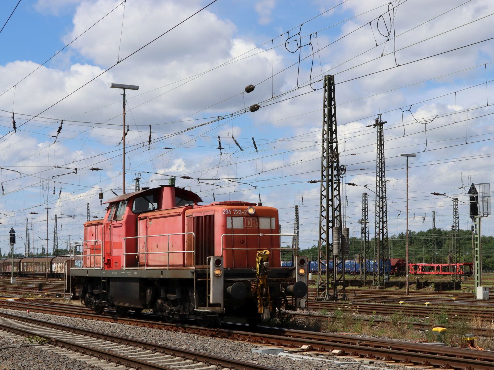 DB Cargo Diesellokomotive 294 723-2 G�terbahnhof Oberhausen West 11-07-2024.

DB Cargo diesellocomotief 294 723-2 goederenstation Oberhausen West 11-07-2024.