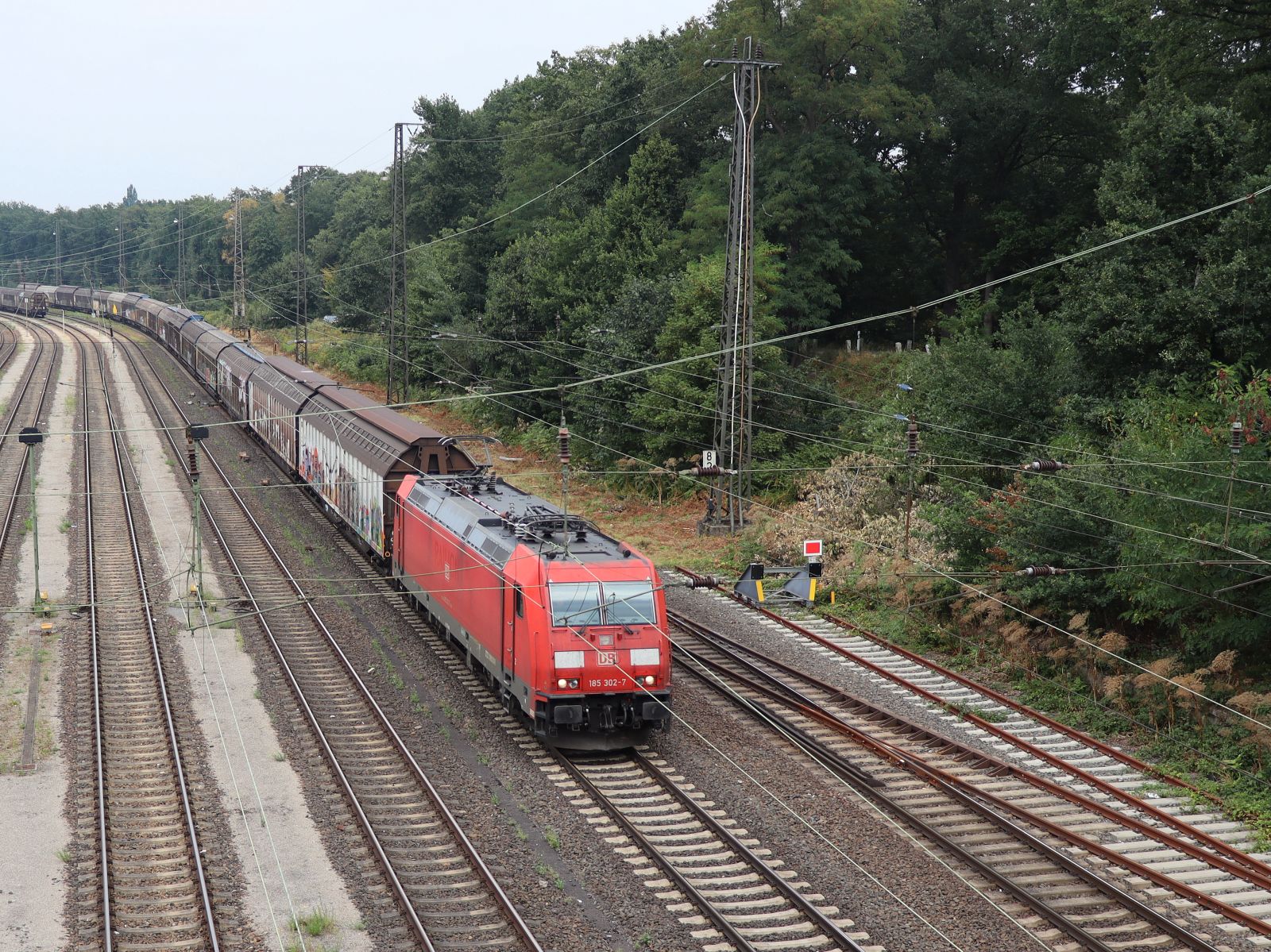 DB Cargo Lokomotive 185 302-7 Duisburg Entenfang 18-08-2022.


DB Cargo locomotief 185 302-7 Duisburg Entenfang 18-08-2022.