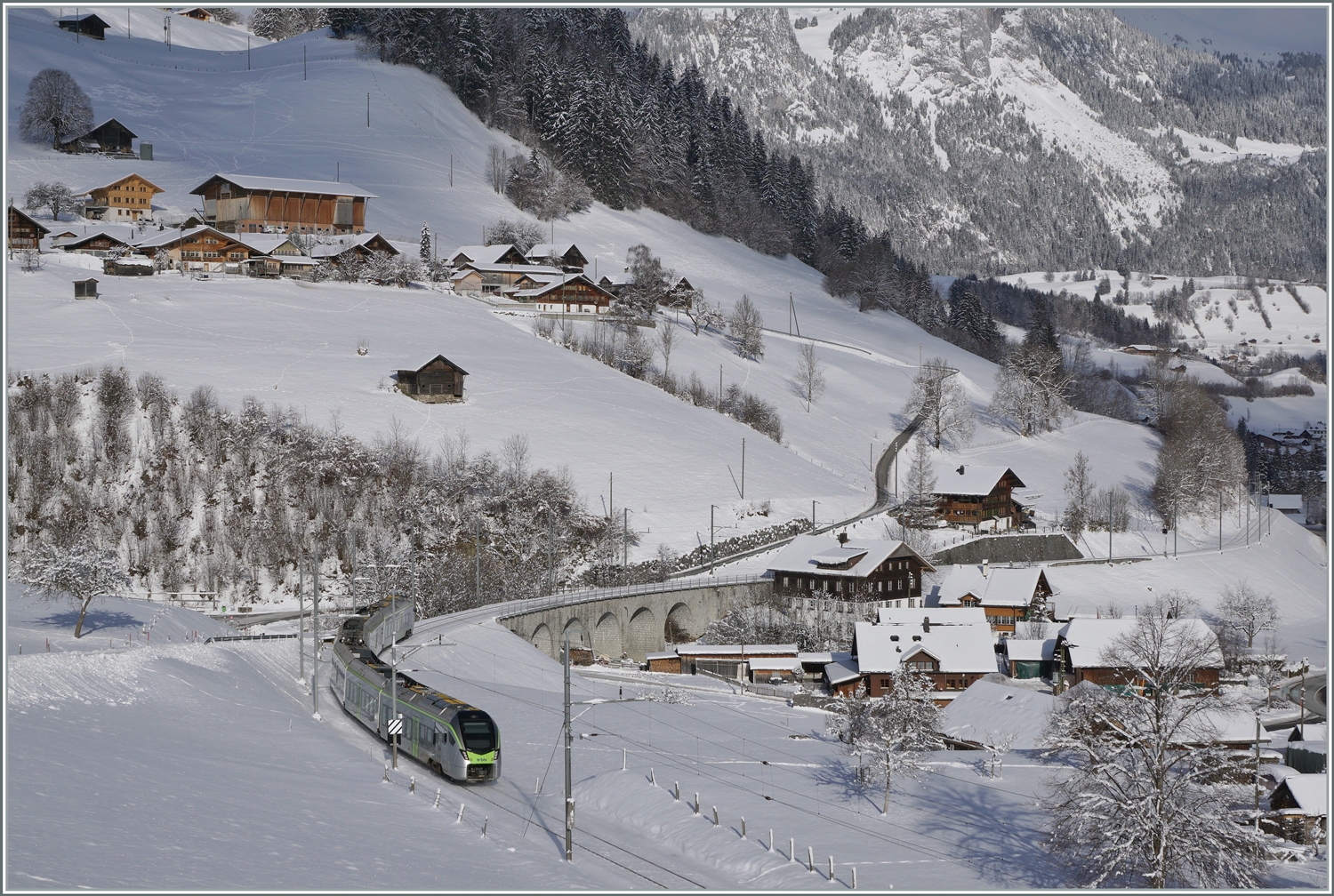 Der BLS MIKA RABe 528 105 ist bei Garstatt auf dem Weg nach Bern. 

20. Jan. 2023