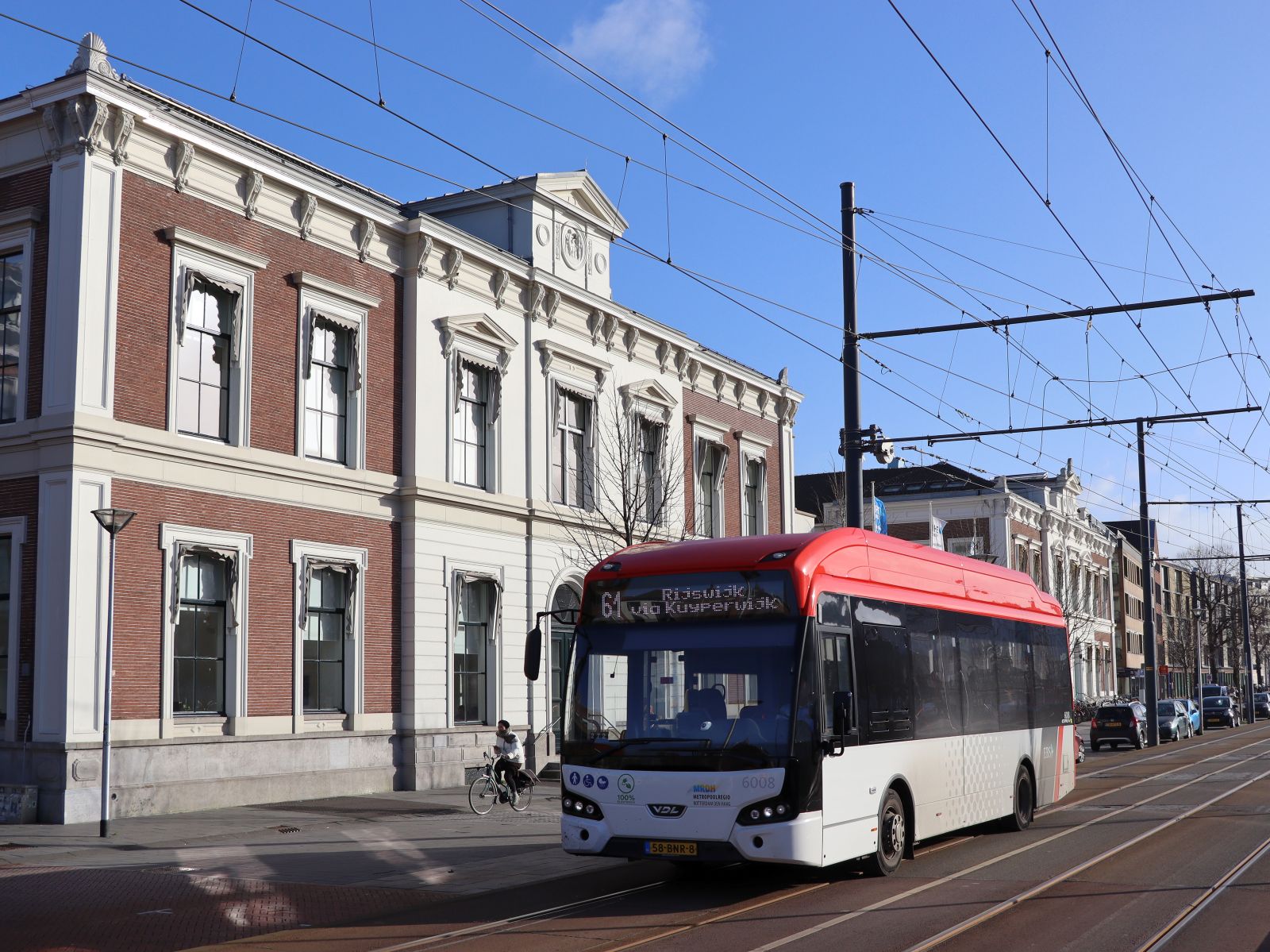 EBS Bus 6008 VDL Citea LLE-99 Electric (vollelektrisch) Baujahr 2019. Westvest, Delft 30-01-2023.

EBS elektrische bus 6008 VDL Citea LLE-99 Electric bouwjaar 2019. Westvest, Delft 30-01-2023.