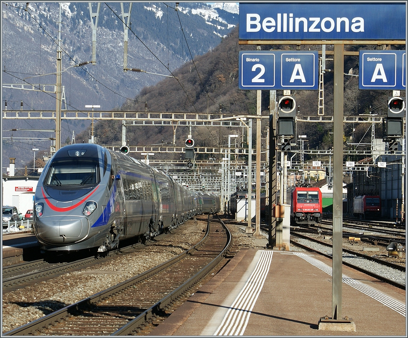 Ein CIS ETR 610 verlsst als Bellinzona in Richtung Norden. Der damals noch ganz neue Zug drfte auf einer Probefahrt sein. 

22. Jan. 2009