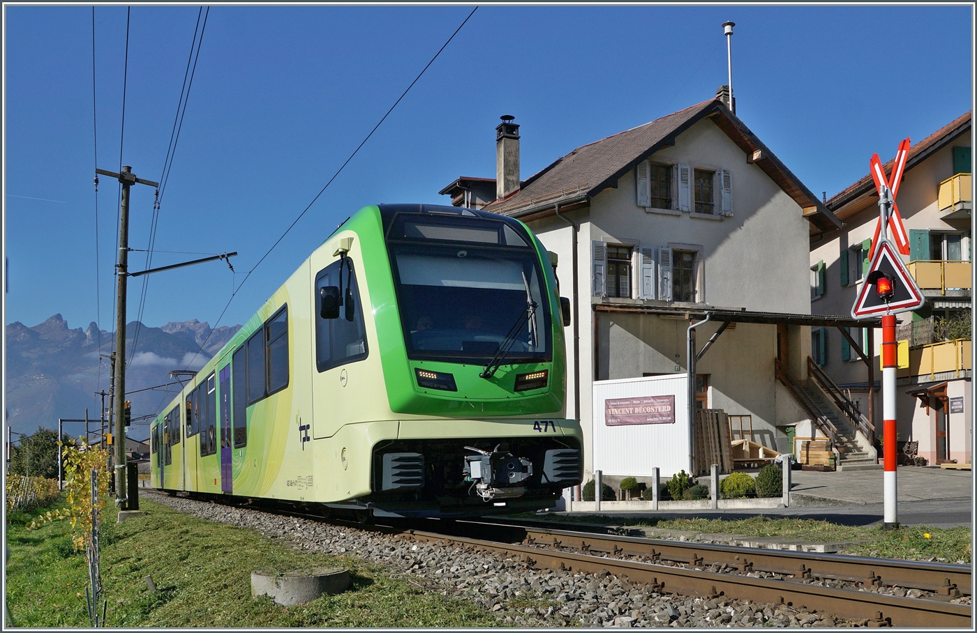 Kurz vor der Station Aigle Château (früher Aigle Dépôt ASD) konnte der TPC ASD ABe 4/8 472 als R71 auf der Fahrt nach Les Diablerets fotografiert werden. 

2. November 2024