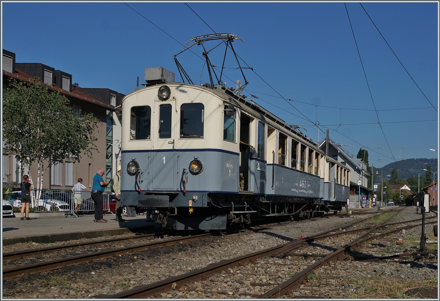  Le Chablais en fête  bei der Blonay Chamby Eisenbahn. Die Eröffnung des ersten Teilstückes der Bex - Villars vor 125 Jahren, sowie die vor 80 Jahren erfolgte Fusion einiger Strecken im Chablais war der Anlass zum diesjährigen Herbstfestivals  Le Chablais en fête. Als besondere Attraktion zeigt sich der ASD BCFe 4/4 N° 1  TransOrmonan  der TPC mit seinem B 35 als Gastfahrzeug. Das Bild zeigt den 1913 gebauten und 1940 umgebauten BCFe 4/4 N° 1 mit dem B 35 abfahrbereit in Blonay als erster Zug nach Chaulin. 10. September 2023