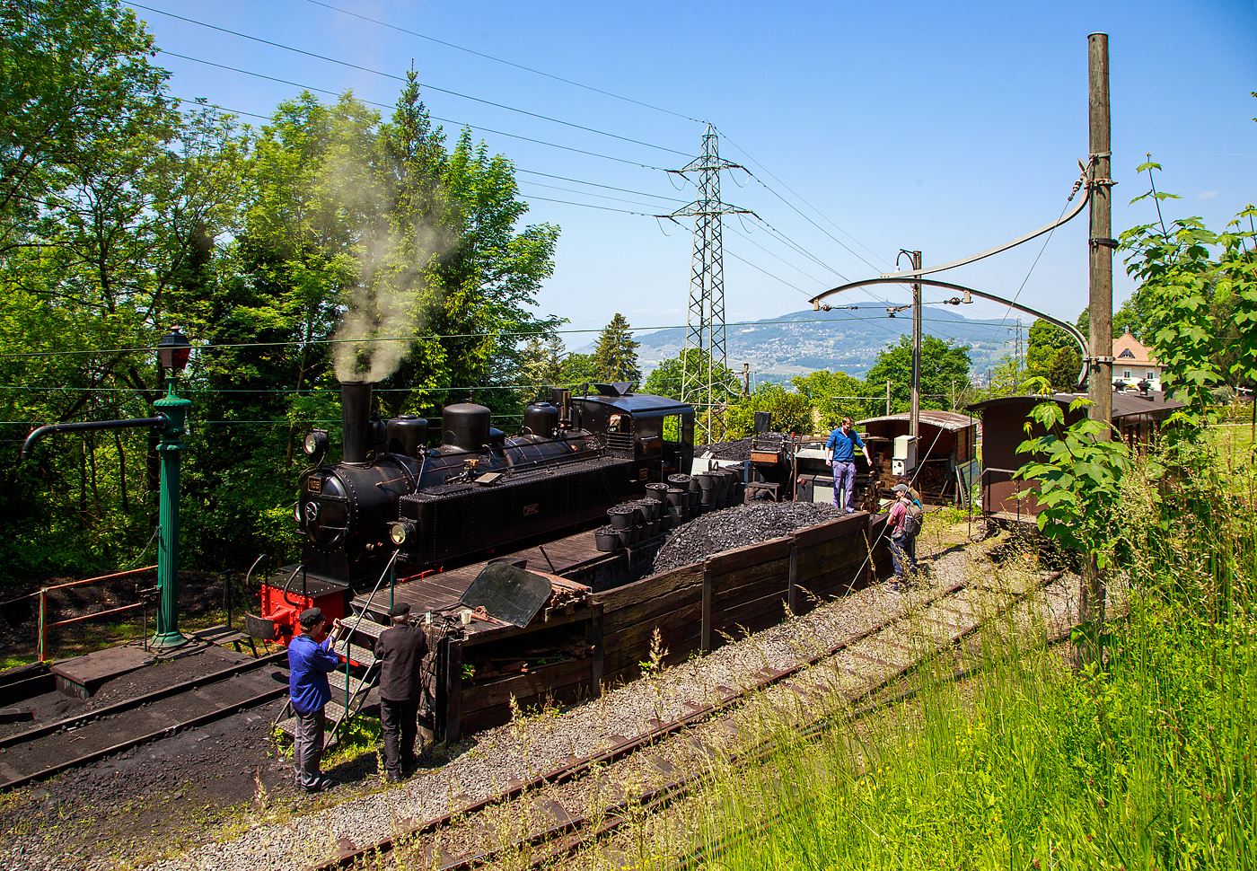 Museumsbahn-Romantik pur – Pfingsten 2023 (Samstag 27. bis Montag 29. Mai 2023) fand bei der Museumsbahn Blonay–Chamby das Schweizer Dampffestival 2023 / Festival suisse de la Vapeur 2023 statt.

Bei der Dampflok-Wartungsstelle der Museumsbahn Blonay–Chamby beim Museumsareal in Chaulin steht am 27.05.2023 die G 2x2/2 Mallet-Dampflok 105  Todtnau  der Museumsbahn Blonay–Chamby, ex SEG 105  Todtnau .  