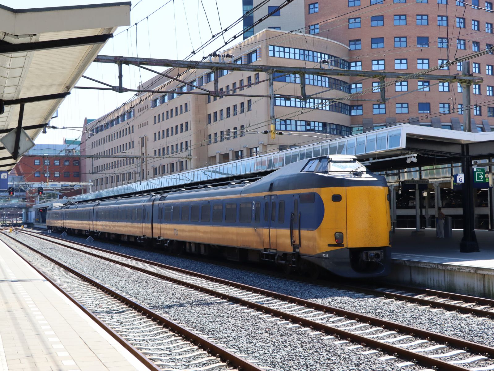 NS ICM-IV Triebzug 4218 Gleis 2 Amersfoort Centraal 14-05-2024.

NS ICM-IV treinstel 4218 spoor 2 Amersfoort Centraal 14-05-2024.