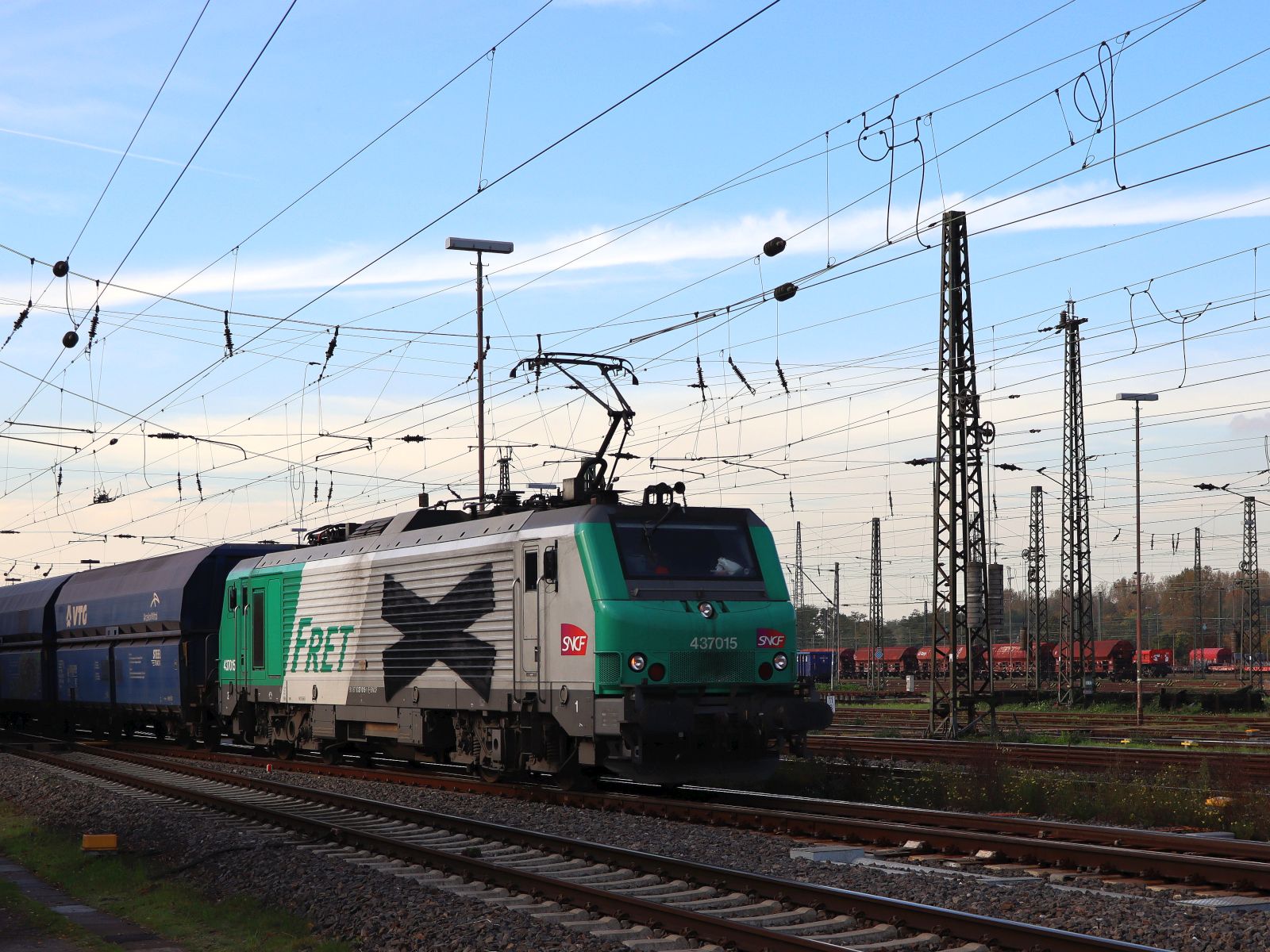SNCF FRET Lokomotive 437015 G�terbahnhof Oberhausen West Deutschland 18-10-2024.

SNCF FRET locomotief 437015 goederenstation Oberhausen West Duitsland 18-10-2024.