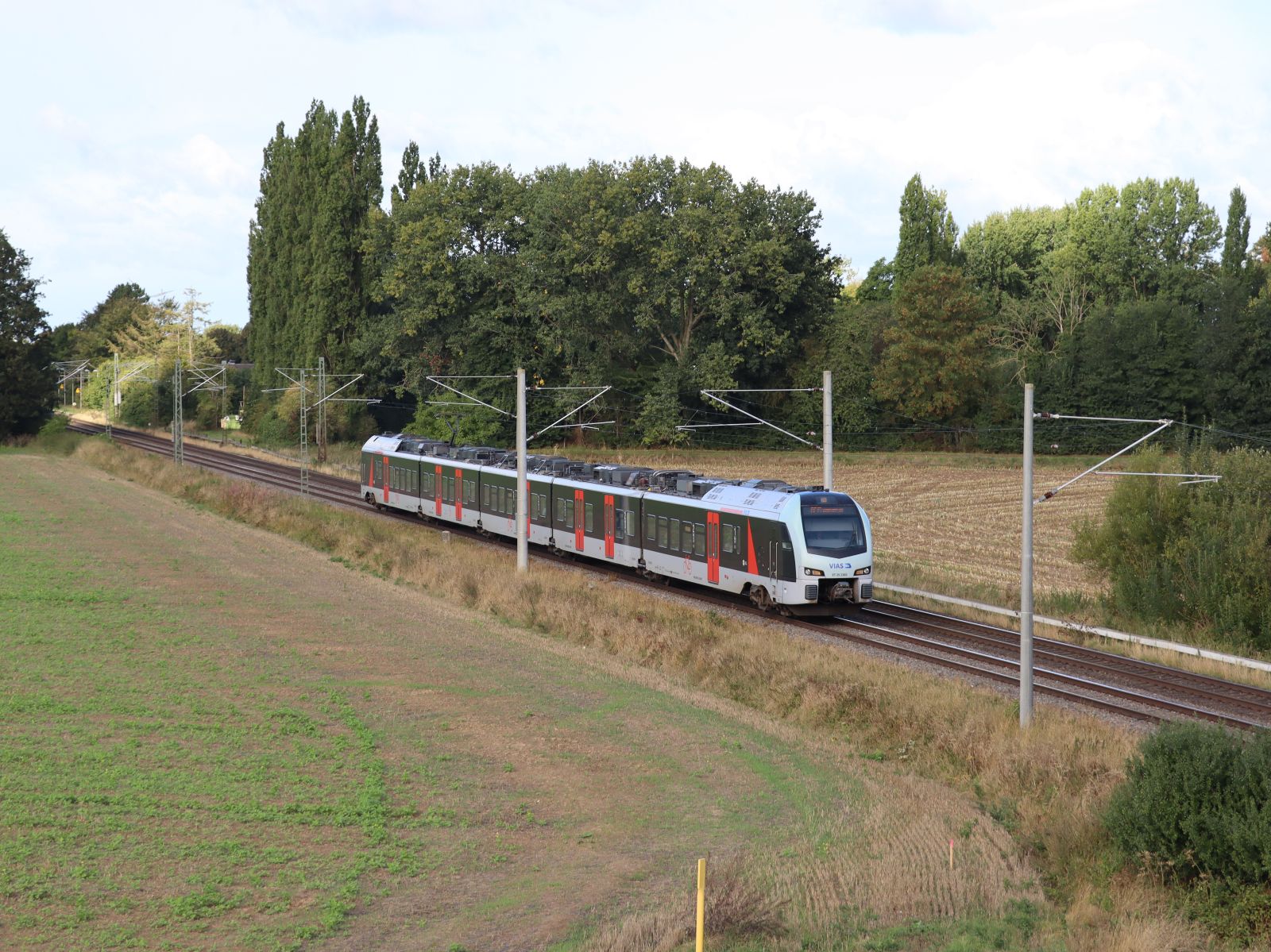 VIAS Triebzug ET 25 2303 Baumannstrasse, Praest 16-09-2022.

VIAS treinstel ET 25 2303 Baumannstrasse, Praest 16-09-2022.