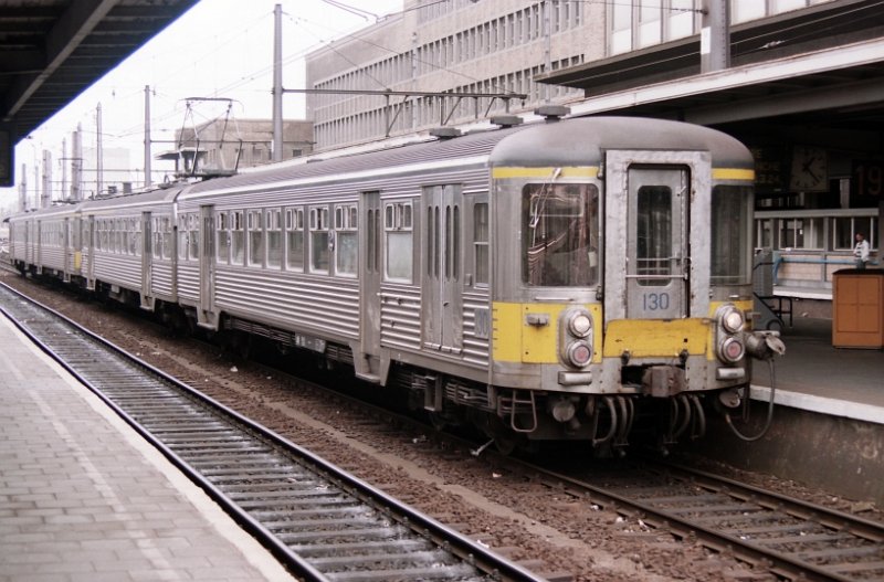 130 (Gebaut 1956) in Brussel-Zuid am 20-08-1994.
