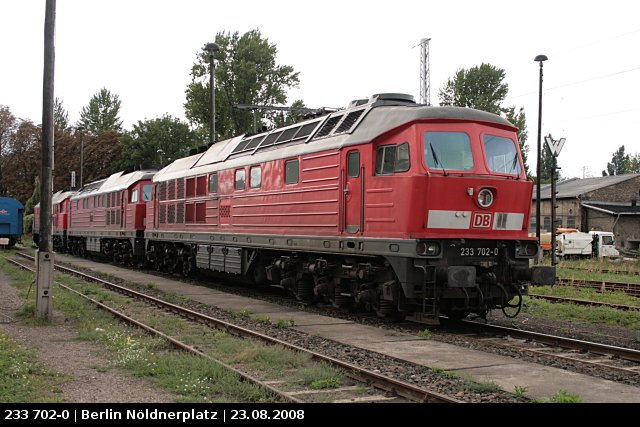 233 702-0 ruht sich aus (ex 232 702-1, gesichtet Berlin N�ldnerplatz, 23.08.2008)
<br><br>
- Update: ++ 11.2015 bei Scholz, Espenhain