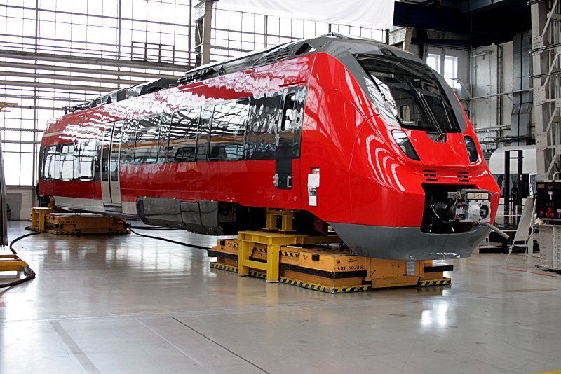 Auf diesen Gestellen kann ein Triebwagen ferngesteuert in jede Richtung bewegt werden. Hier ein ET 442 ohne Drehgestelle (Tag der offenen T�r Bombardier, Hennigsdorf, 16.05.2009).