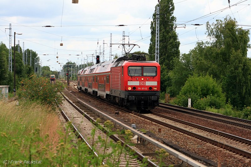 DB Regio 114 011-0 fuhr mit RE 38353 nach Elsterwerda (gesichtet Berlin Karow, 16.06.2009)