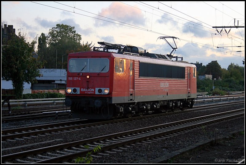 DB Schenker 155 127-4 erwischt gerade ein paar Sonnenstrahlen (Berlin Lichtenberg 12.10.2009)