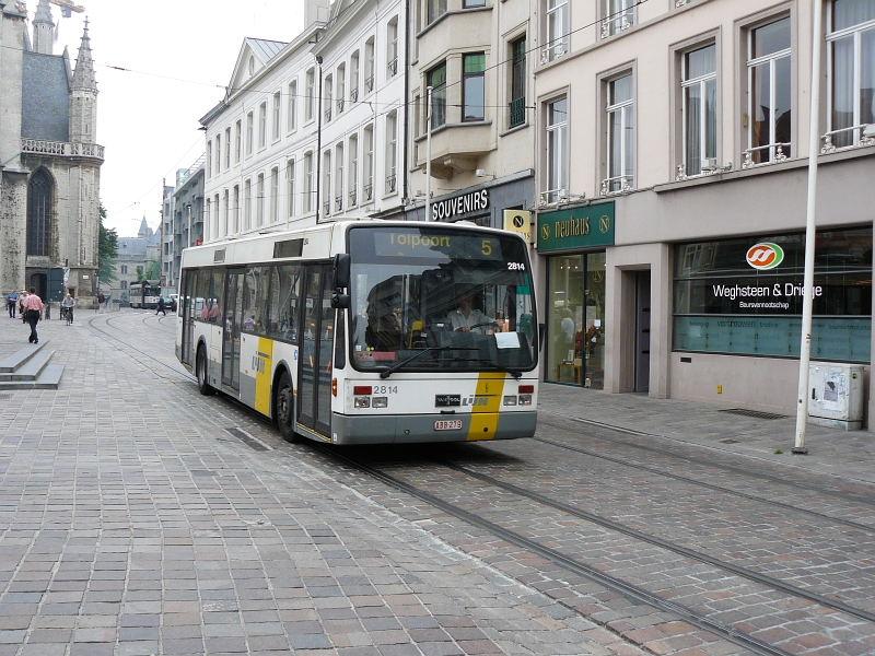 De Lijn Bus Nummer 2814 Typ Van Hool in Gent, Belgien 08-06-2007.