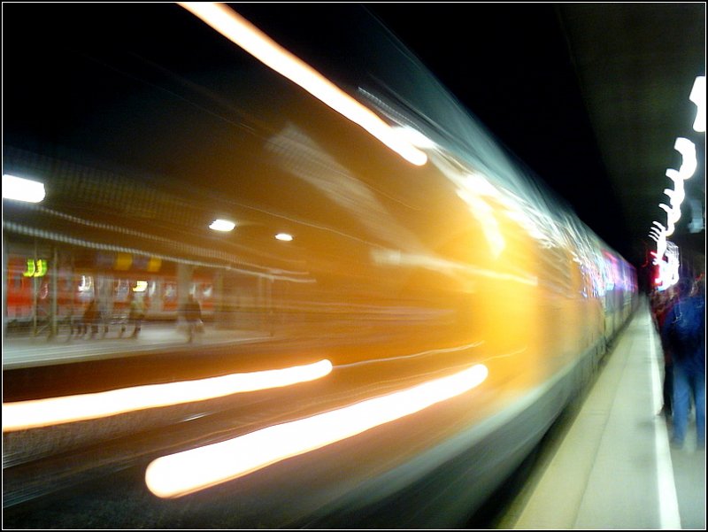 Der  glserne Zug  fotografiert im Bahnhof Kln Messe/Deutz am 08.11.08. (Hans)