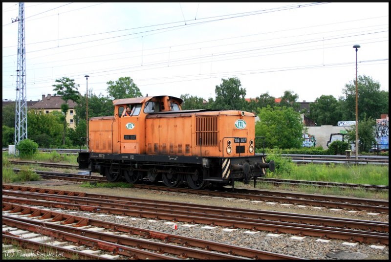 ITL 106 007 beim Umsetzen (98 80 3345 283-6 D-ITL, ex DREWAG 2, Berlin Lichtenberg, 19.06.2009)