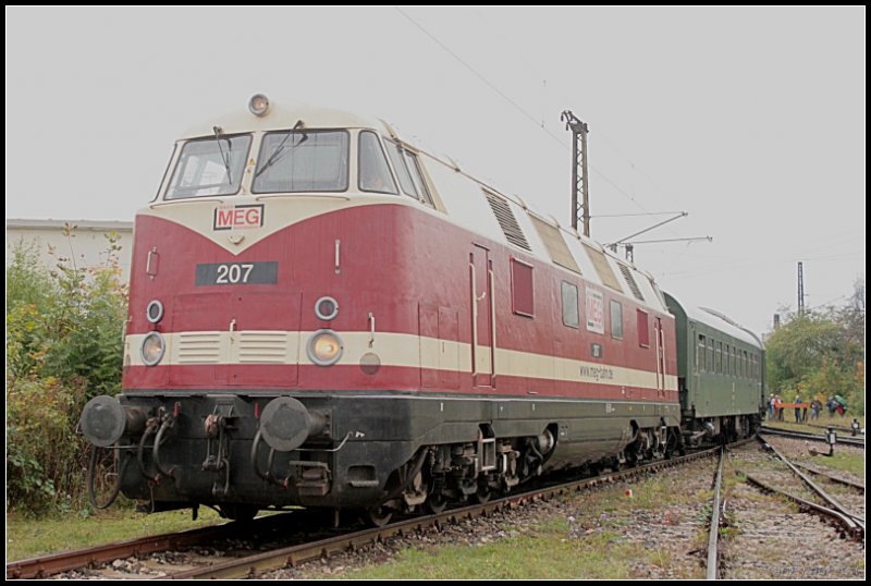 MEG 207 beim rangieren im Bw (Bauart V 180 CC, Eisenbahnfest des TEV zum Weimarer Zwiebelmarkt, Weimar 10.10.2009 - Update: Fristablauf 22.03.2010)