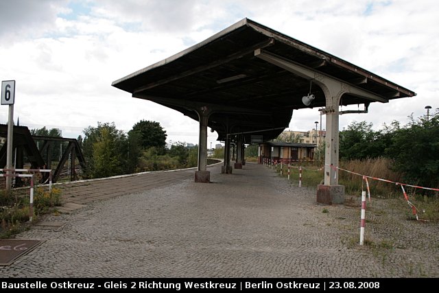 Noch steht der Bahnsteig f�r Gleis 2 und 3 (Baustelle Berlin Ostkreuz, 23.08.2008).