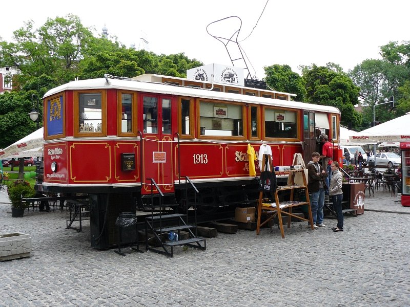 Strassenbahnfahrzeug als Bar. Lviv 30-04-2009.